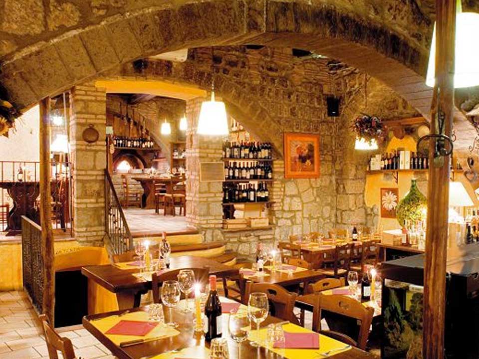 Immagine editoriale illustrativa: non fotografia del ristorante Osteria del Vecchio Orologio